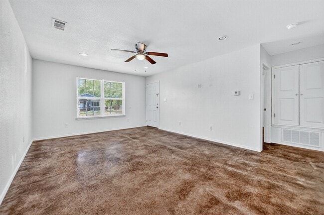 Building Photo - 712 Seven Oaks Rd