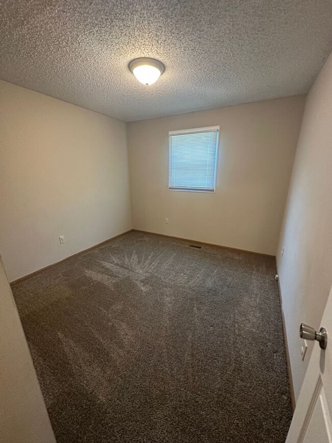 Building Photo - COMING SOON!! 2 Bedroom, 1 Bath Bottom Lev...