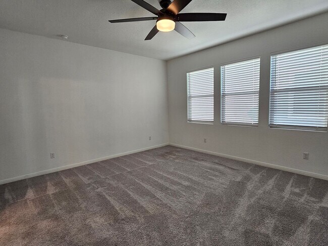 Building Photo - Beautiful 3 Bed / 3 Bath Home in North Lea...