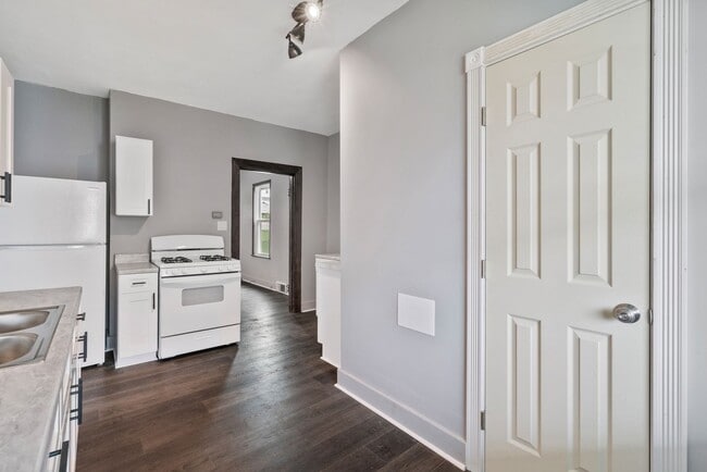 Building Photo - Newly renovated 2 bedroom home in Scott To...