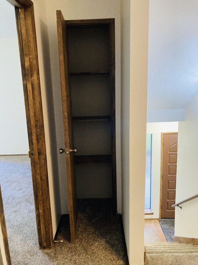 Building Photo - Enchanting Four Bedroom Two and Half Bath Condo in North Meadow Bay.