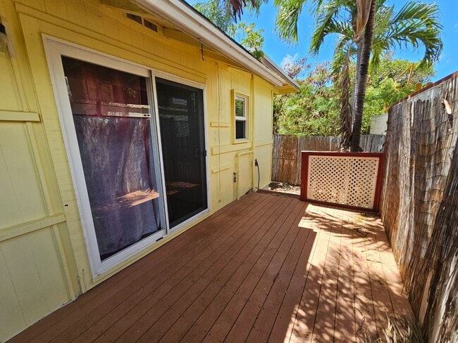 Building Photo - Studio apartment