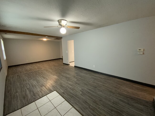 Building Photo - 921 Blue Ridge Dr
