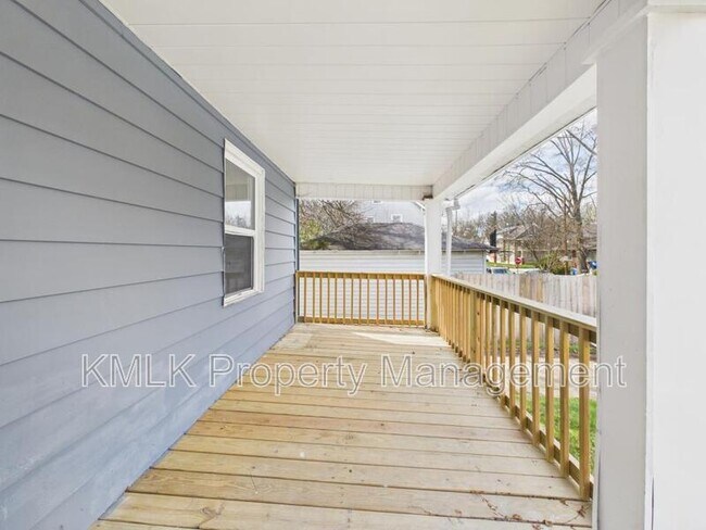 Building Photo - 575 Fernwood Dr