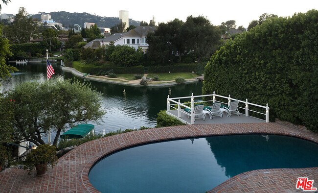 Building Photo - 10030 Toluca Lake Ave