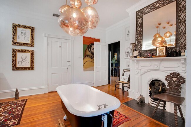 Building Photo - Queen Anne Victorian Estate