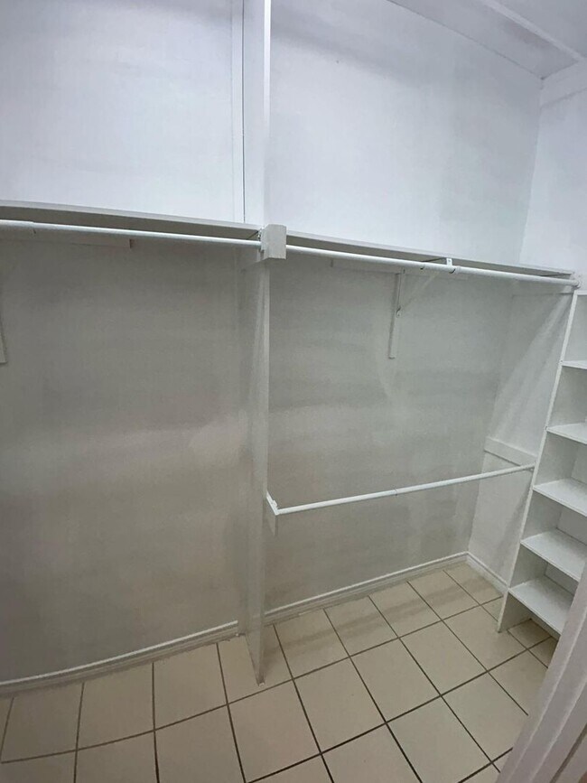 Building Photo - Ready to move in.....Fresh Paint and much more....