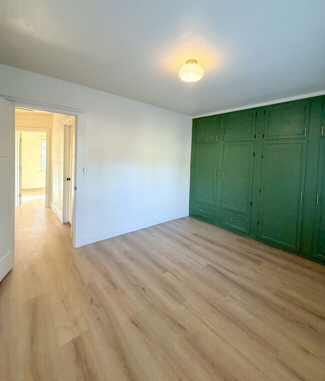 Building Photo - 2 Bedroom West Salem Home