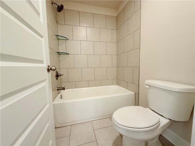 Building Photo - 470 Hellen Vly Dr