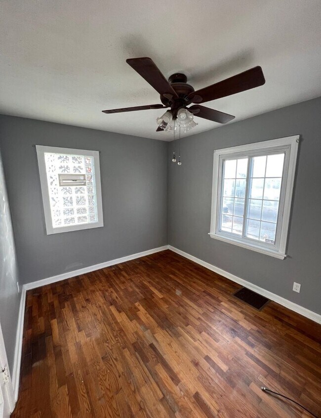 Building Photo - Beautiful 2 bedroom 1 bathroom