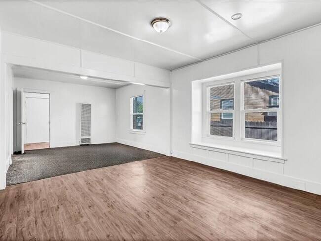 Building Photo - 333 E Ivy St