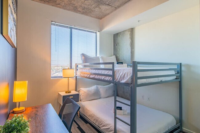 Building Photo - 333 E Roosevelt St