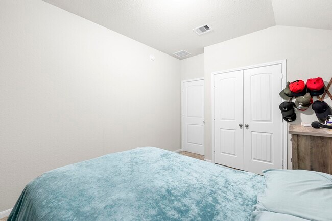 Building Photo - 5006 Sunway Dr