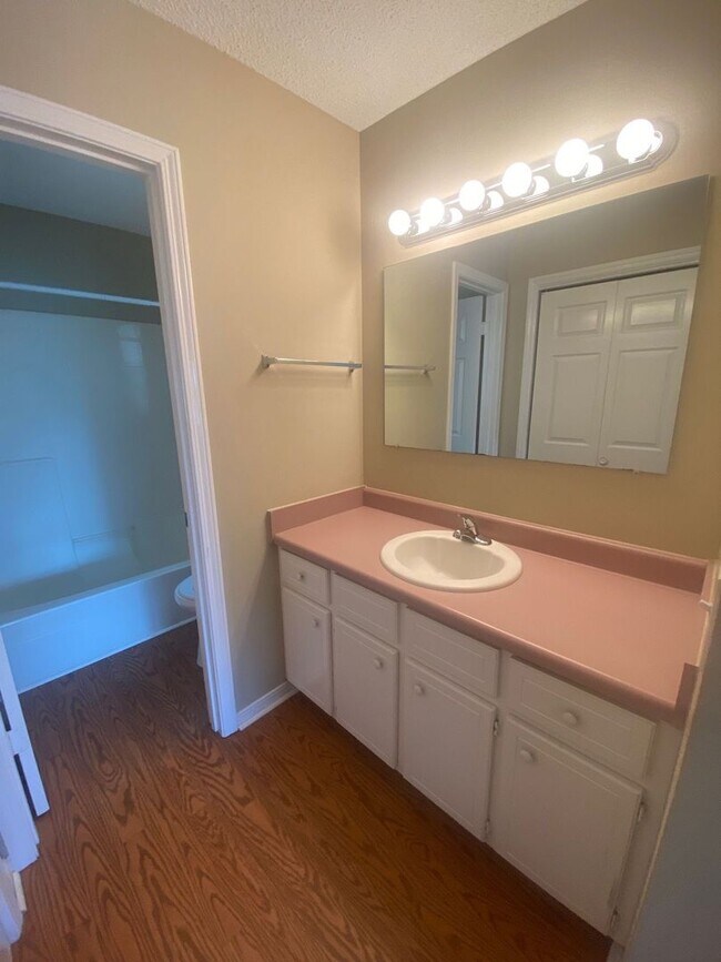 Building Photo - Beautiful 2 Story Home, Centrally Located in a Quiet Neighborhood! *1/2 OFF 1st Month's Rent!*