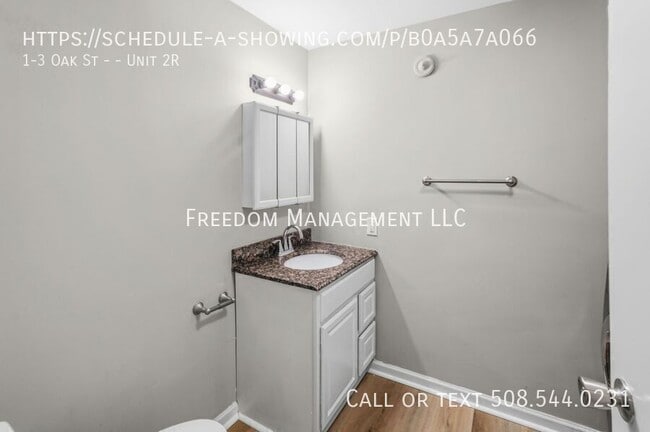 Building Photo - 1-3 Oak St --Unit 2R