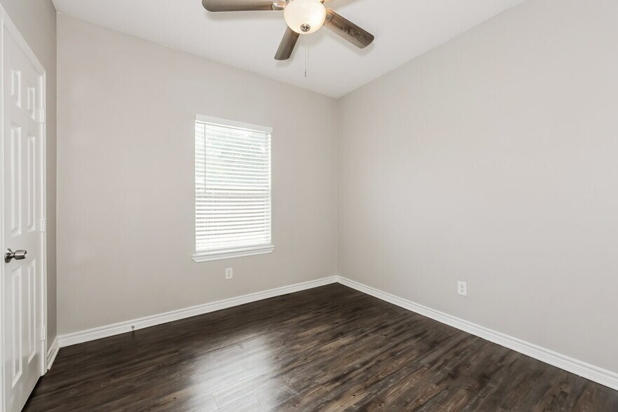 Building Photo - 1812 Alanbrooke Dr