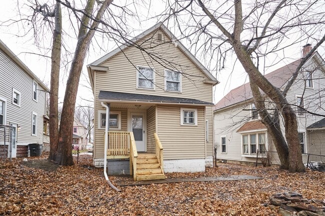 Building Photo - New 3 Bed 2 bath home