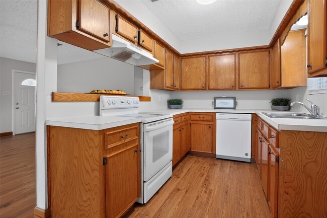 Building Photo - 601 Chateau Woods Pkwy Dr