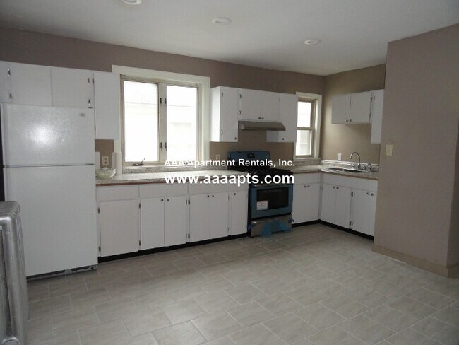 Building Photo - 108 Lyme St