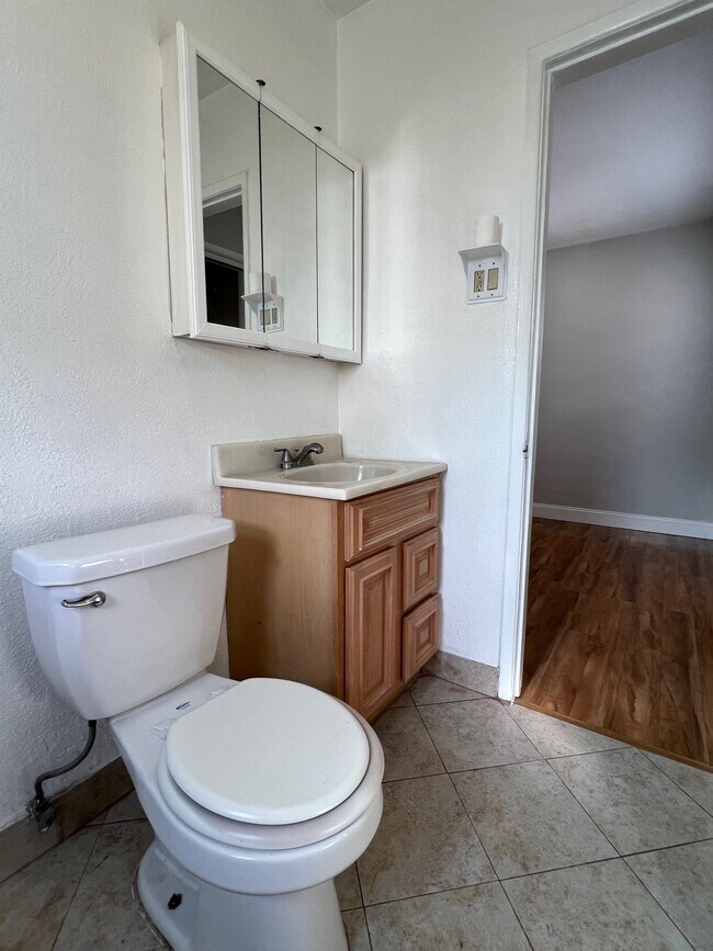 Building Photo - 706 Triana Pl
