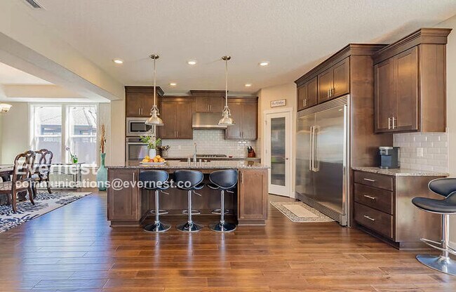 Building Photo - 5 Bed, 4 Bath / Section 8 Accepted / Available now!