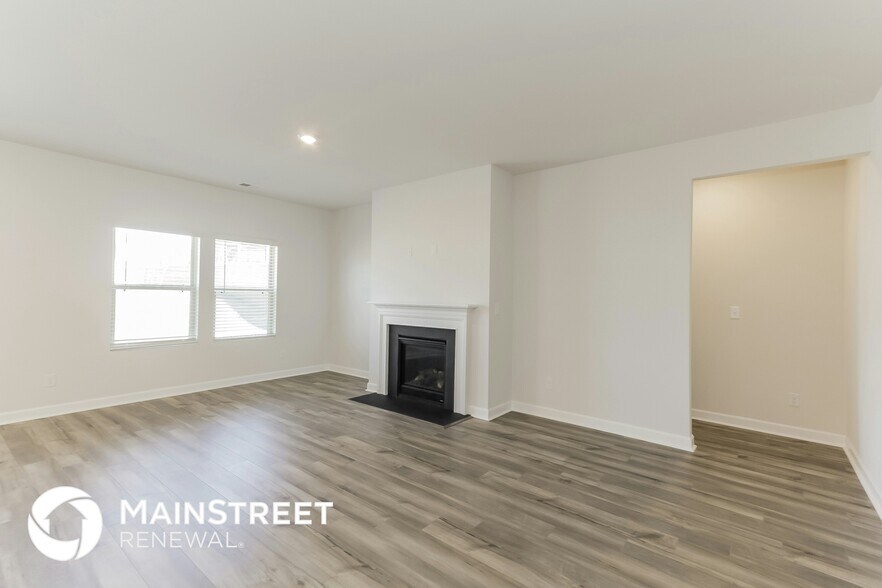 Building Photo - 4035 Honey Locust Dr