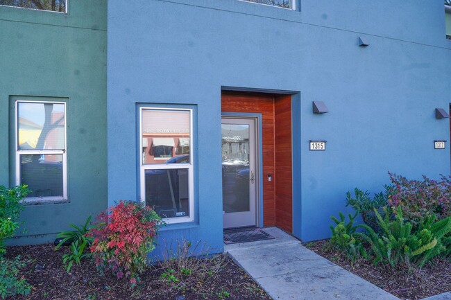 Primary Photo - Beautiful Emeryville Townhome Available!