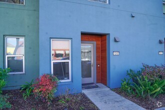 Building Photo - Beautiful Emeryville Townhome Available!