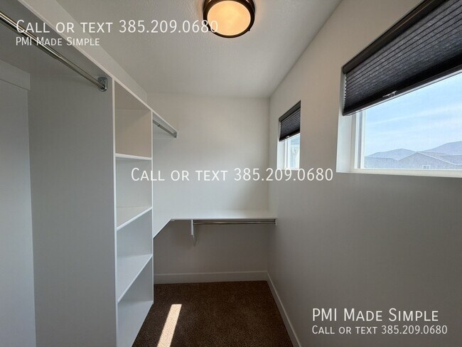 Building Photo - 3621 Sparrow Ln