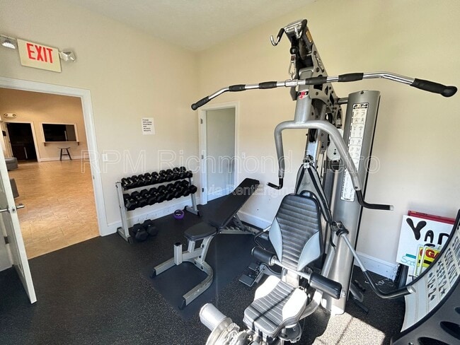 Building Photo - 2157 Kennington Pkwy N