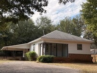 Building Photo - (3) Bed/(1) Bath in Purcell Avail NOWl!