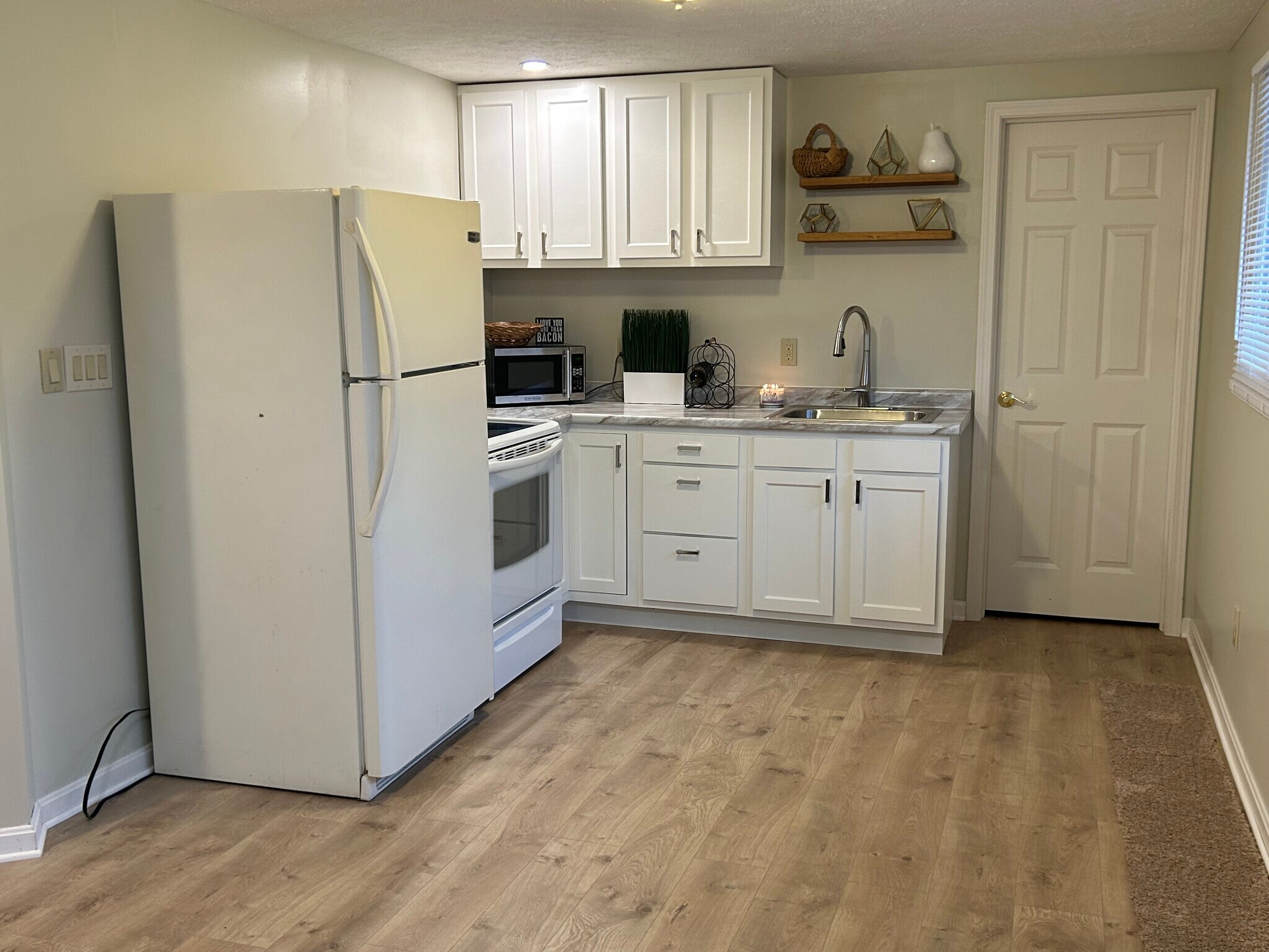KItchen with Eat-in - 690 Boston Mills Rd