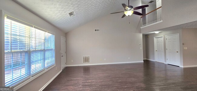 Building Photo - 1055 Livery Cir