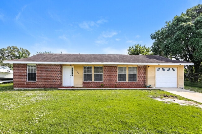 Building Photo - 1983 SE Floresta Dr