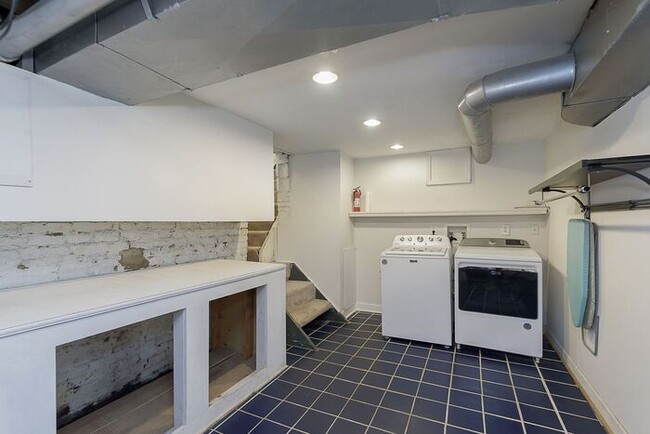 Building Photo - Beautifully updated Historic Bungalow