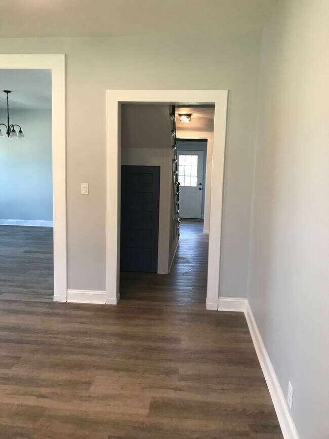 Building Photo - 1001 S 8th St