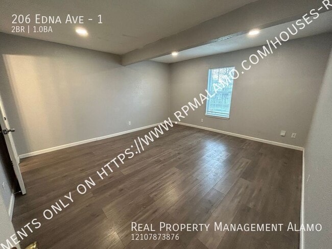 Building Photo - 206 Edna Ave