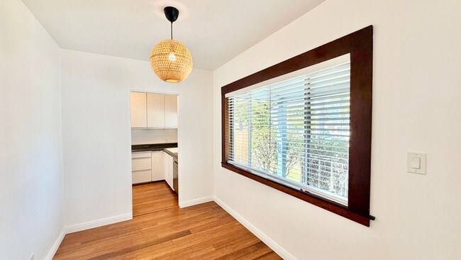 Building Photo - Darling Single Story Home, Blocks from the Beach, Amazing Location, & Close to Everything!