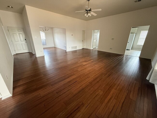 Building Photo - 408 Viola Dr