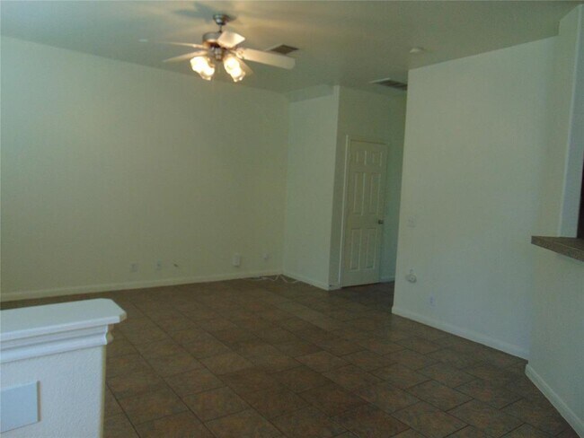 Building Photo - 2417 Allred Dr