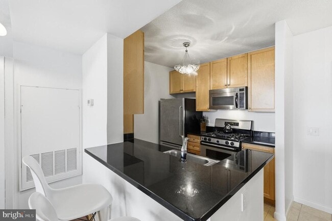 Building Photo - 851 N Glebe Rd