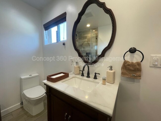 Building Photo - 1813 W Arbutus St