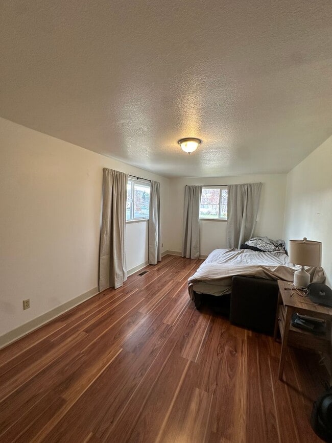 Building Photo - Vintage Character, Modern Finishes! Spacio...