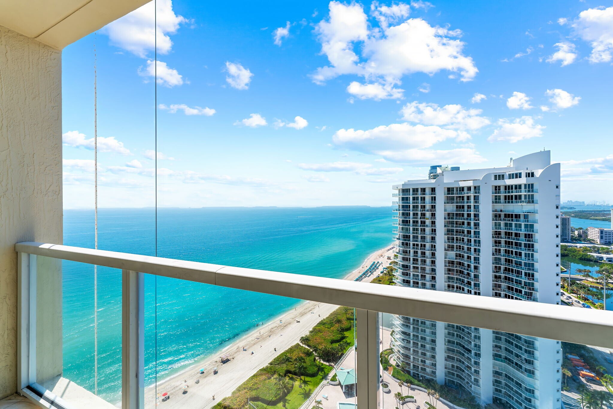 Building Photo - 16699 Collins Ave