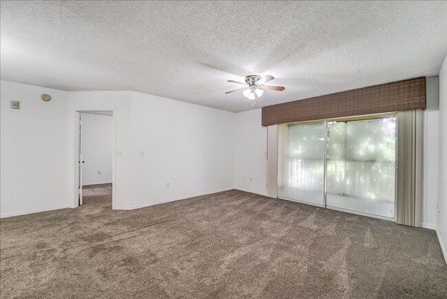 Building Photo - Unfurnished 2 bedroom condo in San Mirage