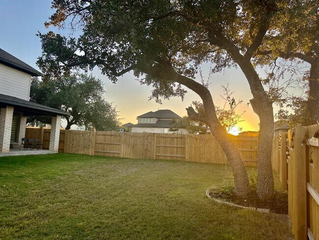 Building Photo - 1113 Scenic Grn Lp