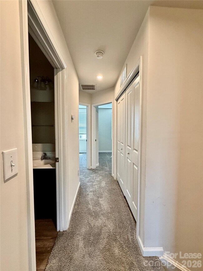 Building Photo - 828 Renee Ave