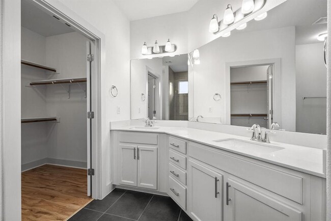 Building Photo - 1501 Homespun Rd