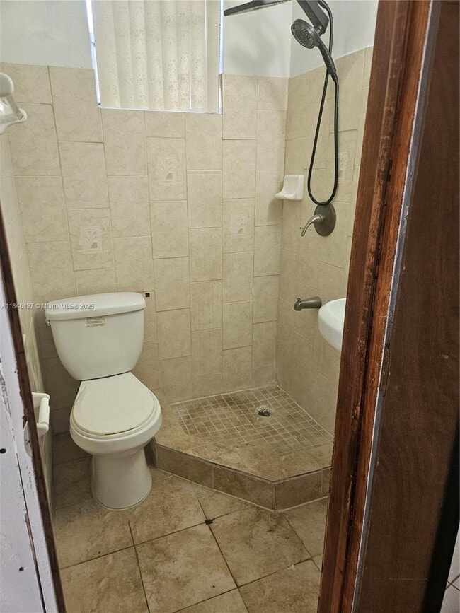 Building Photo - 2835 Plunkett St