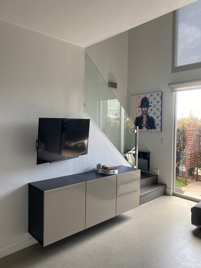 Building Photo - 955 W Hawthorn St